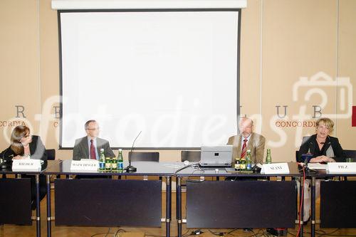 (c) fotodienst/Dan Carabas - Wien 14.05.08 - Hochdruck. Achtung Nebenwirkungen! - Foto v.l.: Univ. Prof. Dr. Anita Rieder, Univ. Prof. Dr. Bruno Watschinger, Univ. Prof. Dr. Jörg Slany, OA Univ. Prof. Dr. Heidemarie Pilz 