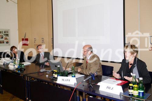 (c) fotodienst/Dan Carabas - Wien 14.05.08 - Hochdruck. Achtung Nebenwirkungen! - Foto v.l.: Univ. Prof. Dr. Anita Rieder, Univ. Prof. Dr. Bruno Watschinger, Univ. Prof. Dr. Jörg Slany, OA Univ. Prof. Dr. Heidemarie Pilz 