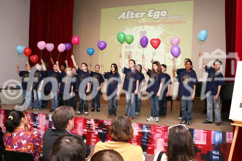 (C) fotodienst/Anna Rauchenberger - Wien, 09.05.2008 - Bundesministerium für europäische und internationale Angelegenheiten: Launch-Veranstaltung zu Alter Ego ? Europäischer Kunstwettbewerb für Jugendliche. FOTO: Beitrag von Schülern als Vertreter verschiedener Wiener Schulen, in denen europäische Sprachen unterrichtet werden 