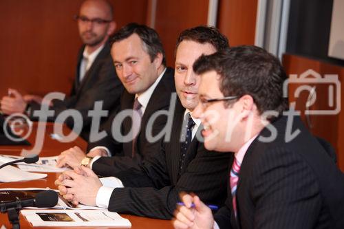 (C) fotodienst/Anna Rauchenberger - Wien, 08.05.2008 - A1 zeigt erstmals I-HSPA und LTE live. FOTO v.l.: Mag. Werner Reiter (Pressesprecher, mobilkom austria), Dr. Hannes Ametsreiter (Vorstand Marketing und Customer Services, mobilkom austria und Vorstand Marketing und Customer Services, Telekom Austria TA), DI Ulrich Rokita (Bereichsleiter Network Planning), Dan Warren (Director of Technology, GSM Association)