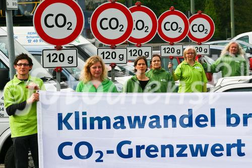 Der Verkehrsclub Deutschland rief zur Aktion für mehr Klimaschutz im Verkehr auf. Als Aktionsort wurde ein Parkplatz des Mühlendamms ausgewählt. (C)Fotodienst/Jan-Paul Kupser