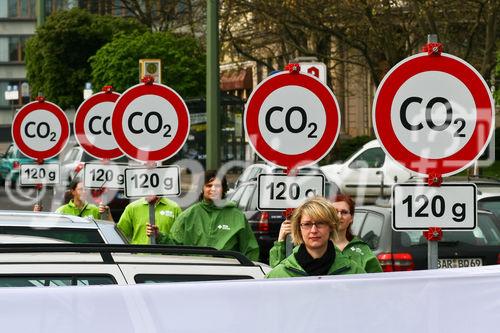 Der Verkehrsclub Deutschland rief zur Aktion für mehr Klimaschutz im Verkehr auf. Als Aktionsort wurde ein Parkplatz des Mühlendamms ausgewählt. (C)Fotodienst/Jan-Paul Kupser