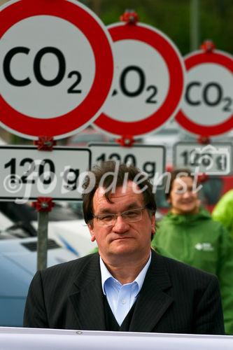 Gerd Lottsiepen - verkehrspolitischer Sprecher des VCD - bei der Aktion des Verkehrsclub Deutschland: 