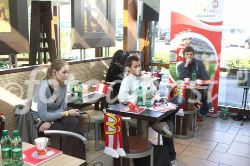 McDonalds Escorte Bundesländer Tour zur Euro 2008 mit Martin Hiden in McDonalds Filale Klagenfurt

Foto: Johannes Puch / Fotodienst
