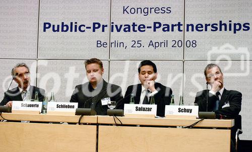 Planel II: Hartmut Schauerte, MdB (Parlamentarischer Staatssekretär, Bundesministerium für Wirtschaft und Technologie); Dr. Niels-Helge Schlieben (Mitglied des Rates der Stadt Köln); Dr. Wigan Salazar (Moderation); Dr. Johannes Schuy (Ministerialdirigent, Leiter des Projektes 