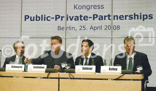 Hartmut Schauerte, MdB (Parlamentarischer Staatssekretär, Bundesministerium für Wirtschaft und Technologie); Dr. Niels-Helge Schlieben (Mitglied des Rates der Stadt Köln); Dr. Wigan Salazar (Moderation); Dr. Johannes Schuy (Ministerialdirigent, Leiter des Projektes 