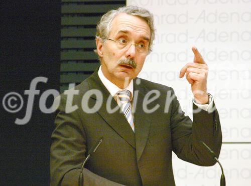 Panel II: Hartmut Schauerte, MdB (Parlamentarischer Staatssekretär, Bundesministerium für Wirtschaft und Technologie). (C)Fotodienst/Markus Mirschel