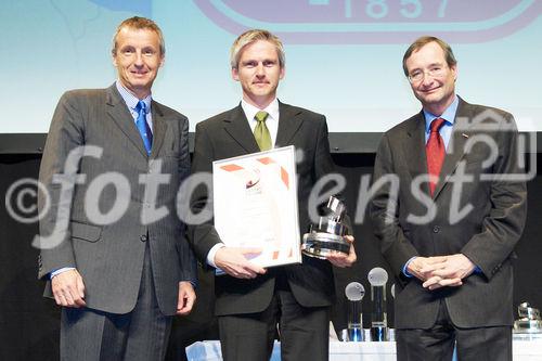 (c) fotodienst/Dan Carabas - Wien 24.04.08 - AKG mit Exportpreis der Außenwirtschaft Österreich ausgezeichnet - FOTO v.l.: Dr. Martin Bartenstein, Alfred Reinprecht, Dr. Christoph Leitl