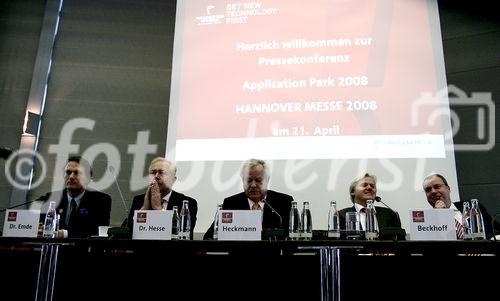 Dr. Carsten Emde (Open Source Automation Development Lab, OSADL); Dr. Hannes Hesse (Hauptgeschäftsführer, Verband des Deutschen Maschinen- und Anlagenbau e.V., VDMA); Sepp E. Heckman (Vorsitzender des Vorstandes, Deutsche Messe AG, Hannover); Hans Beckhoff (Geschäftsführer, Beckhoff Automation GmbH, Gütersloh) und Marco Siebert (Pressesprecher Hannover Messe, Deutsche Messe AG, Hannover). (C)Fotodienst/Markus Mirschel