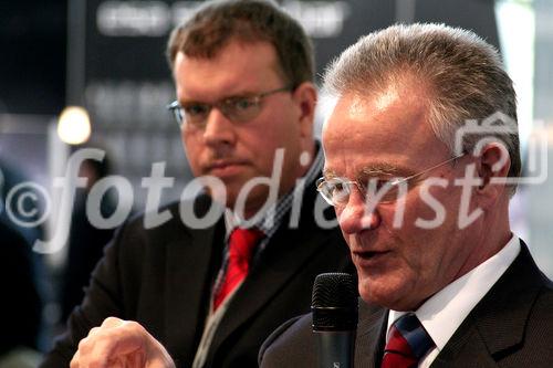 Prof. Andreas Tünnermann (Leiter des Frauenhofer-Instituts für Angewandte Optik und Feinmechanik, Jena) und Prof. Hans-Jörg Bullinger (Präsident der Frauenhofer-Gesellschaft, München) präsentierten auf der Hannover Messe 2008 Studien zum Thema 