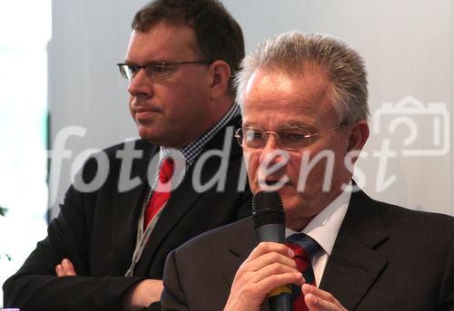 Prof. Andreas Tünnermann (Leiter des Frauenhofer-Instituts für Angewandte Optik und Feinmechanik, Jena) und Prof. Hans-Jörg Bullinger (Präsident der Frauenhofer-Gesellschaft, München) präsentierten auf der Hannover Messe 2008 Studien zum Thema 