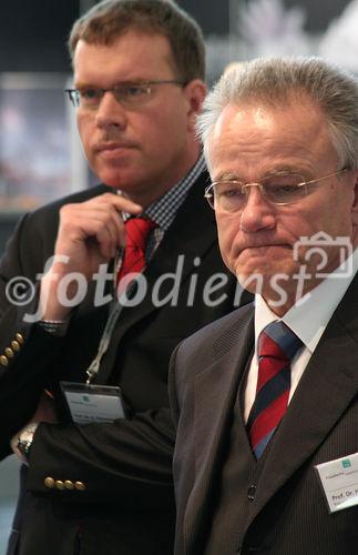 Prof. Andreas Tünnermann (Leiter des Frauenhofer-Instituts für Angewandte Optik und Feinmechanik, Jena) und Prof. Hans-Jörg Bullinger (Präsident der Frauenhofer-Gesellschaft, München) präsentierten auf der Hannover Messe 2008 Studien zum Thema 