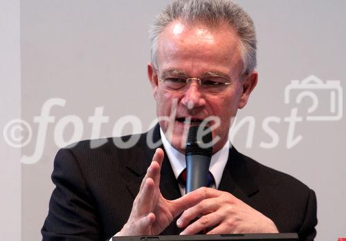 Prof. Hans-Jörg Bullinger (Präsident der Frauenhofer-Gesellschaft, München) präsentierte auf der Hannover Messe 2008 Studien zum Thema 