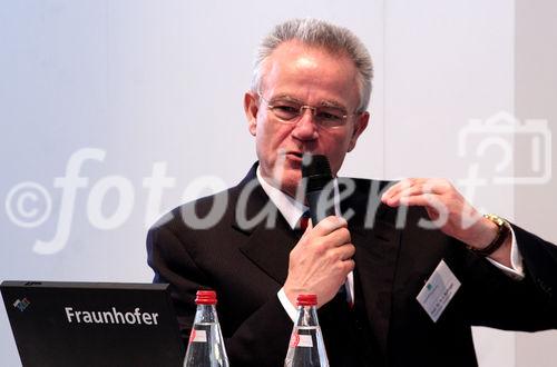 Prof. Hans-Jörg Bullinger (Präsident der Frauenhofer-Gesellschaft, München) präsentierte auf der Hannover Messe 2008 Studien zum Thema 