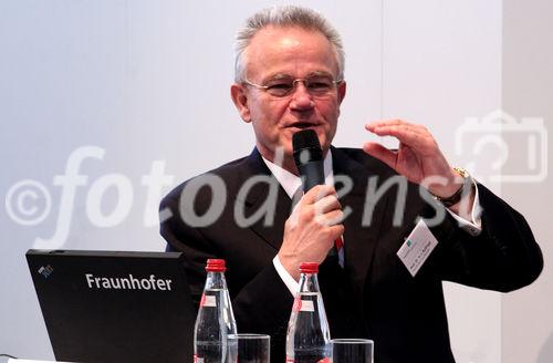 Prof. Hans-Jörg Bullinger (Präsident der Frauenhofer-Gesellschaft, München) präsentierte auf der Hannover Messe 2008 Studien zum Thema 