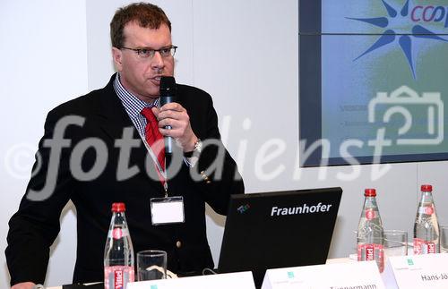 Prof. Andreas Tünnermann (Leiter des Frauenhofer-Instituts für Angewandte Optik und Feinmechanik, Jena) präsentierte auf der Hannover Messe 2008 Studien zum Thema 