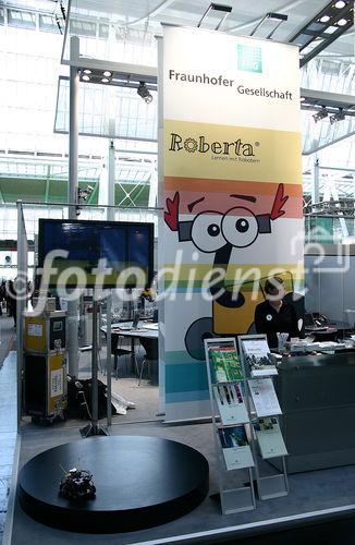 Fraunhofer Gesellschaft auf der Hannover Messe 2008: Gemeinschaftsstand Roberta = Mädchen bauen Roboter, Halle 26. (C)Fotodienst/Markus Mirschel