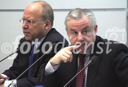 Dr. Walter Börmann (Leiter VDE Kommunikation und Public Affairs) und Dr.-Ing. Hans Heinz Zimmer (VDE-Vorstandsvorsitzender, Frankfurt). (C)Fotodienst/Markus Mirschel