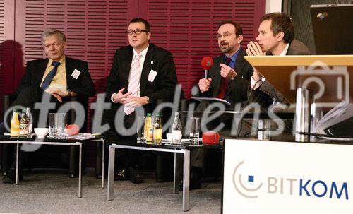 Georg Schäfer (Ministerialrat, Innenministerium Baden-Würtemberg); Ernst Bürger (Leiter der Geschäftsstelle Deutschland Online im Bundesministerium des Inneren); Dr. Michael Tschichholz (Leiter eGovernment, Frauenhofer-Institut FOKUS); Dr. Pablo Mentzinis (Bereichsleiter Public Sector, BITKOM e.V., Berlin). (C)Fotodienst/Markus Mirschel