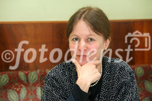 (C) fotodienst/Anna Rauchenberger - Wien, 22.4.2008 - Die 1. Jahrestagung der Österreichischen Gesellschaft für geschlechtsspezifische Medizin (ÖGGSM), die von 25. bis 26. April 2008 im Casino Baden stattfindet, präsentiert aktuelle Erkenntnisse, präventive Maßnahmen sowie therapeutische Möglichkeiten aus dem Bereich der geschlechtsspezifischen Medizin. FOTO: Dr. Irene Nemeth, Fachärztin für Physikalische Medizin, Ärztin für Allgemeinmedizin, Leiterin der Genderabteilung in der Niederösterreichischen Ärztekammer.