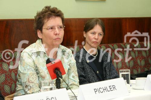 (C) fotodienst/Anna Rauchenberger - Wien, 22.4.2008 - Die 1. Jahrestagung der Österreichischen Gesellschaft für geschlechtsspezifische Medizin (ÖGGSM), die von 25. bis 26. April 2008 im Casino Baden stattfindet, präsentiert aktuelle Erkenntnisse, präventive Maßnahmen sowie therapeutische Möglichkeiten aus dem Bereich der geschlechtsspezifischen Medizin. FOTO v.l.: Dr.in Ingrid Pichler, Ärztin für Allgemeinmedizin, Niederösterreichische Gesellschaft für Allgemeinmedizin, Dr.in Irene Nemeth, Fachärztin für Physikalische Medizin, Ärztin für Allgemeinmedizin, Leiterin der Genderabteilung in der Niederösterreichischen Ärztekammer.