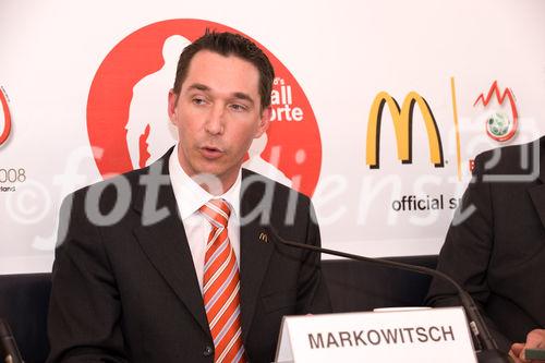 Die McDonald's Fussball Eskorte ist mittlerweile fester Bestandteil großer nationaler und internationaler Fußball-Events. Das gilt zum einen für die Österreichische Bundesliga und zum anderen für die UEFA EURO 2008™ in Österreich und der Schweiz. Denn bei der kommenden Fußball-Europameisterschaft werden erneut Kinder von 6 - 10 Jahren mit den Superstars ins Stadion einlaufen.