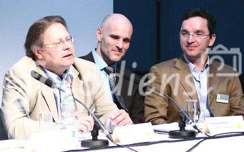 Martin Willige (Betriebsleiter Deutschland Paradigma), Helmut Schellinger (Gesellschafter und Geschäftsführer Schellinger KG) und Dirk Staiger (Geschäftsführer Technologien für Generationen, TFG). (C)Fotodienst/Markus Mirschel