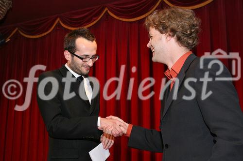 (C) fotodienst/Anna Rauchenberger - Wien, 10.4.2008 - Österreichischer Dramenwettbewerb 2007 für Kroatien - 'Über Grenzen sprechen'. Als Sieger des österreichischen Dramenwettbewerbs 2007 für Kroatien 'Über Grenzen sprechen' erhält Goran Fer?ec im Rahmen einer Late Night Show mit Lesung und Live/Musik den mit EUR 3.500 dotierten Preis für seinen Text 'Pismo Heineru M.' FOTO: Autor und Preisträger Goran Fer?ec, Initiator des Wettbewerbs Christian Papke
