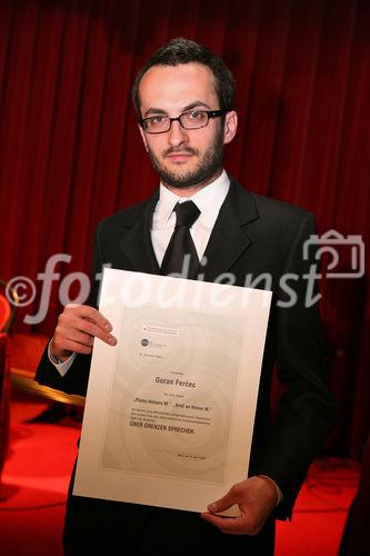 (C) fotodienst/Anna Rauchenberger - Wien, 10.4.2008 - Österreichischer Dramenwettbewerb 2007 für Kroatien - 'Über Grenzen sprechen'. Als Sieger des österreichischen Dramenwettbewerbs 2007 für Kroatien 'Über Grenzen sprechen' erhält Goran Fer?ec im Rahmen einer Late Night Show mit Lesung und Live/Musik den mit EUR 3.500 dotierten Preis für seinen Text 'Pismo Heineru M.' FOTO: Autor und Preisträger Goran Fer?ec.
