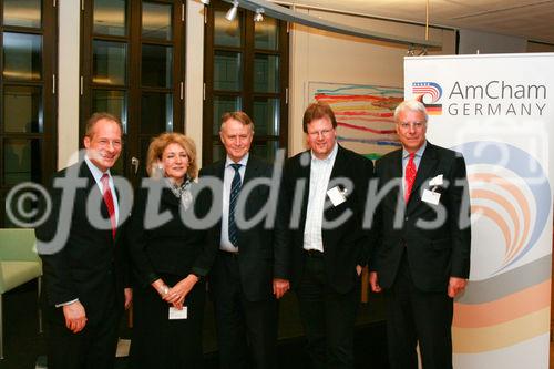 John M. Koenig (Deputy Chief of Mission, US-Embassy Berlin); Alison Smale (Managing Editor, International Herald Tribune); Hans-Ulrich Klose, MdB (Vice Chairman of the Committee on Foreign Affairs of the German Bundestag; Chairman of the German-American Parliamentary Group); Dr. Thomas Greven
(Lecturer, Freie Universität Berlin, International Summer and Winter University - FUBiS Senior Research Fellow, German Institute for International Relations Berlin); Dipl.-VW Carl Graf von Hohenthal
(Brunswick Group GmbH). (C)Fotodienst/Jan-Paul Kupser