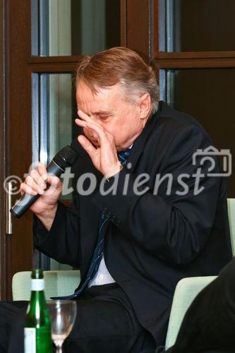 Hans-Ulrich Klose, MdB
(Vice Chairman of the Committee on Foreign Affairs of the German Bundestag; Chairman of the German-American Parliamentary Group). (C)Fotodienst/Jan-Paul Kupser