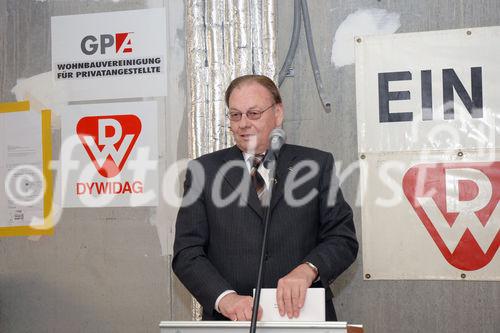 Feierlichkeit zur Dachgleiche, Wien 23., Welingergasse 7. 
oto: Walter Zwiauer (WBV; Vors.des GPA Privatstiftungsvorstandes) 
©fotodienst/Nadine Bargad