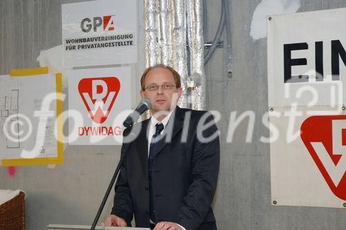 Feierlichkeit zur Dachgleiche, Wien 23., Welingergasse 7. 
Foto: Ing.Martin Weinelt 
©fotodienst/Nadine Bargad