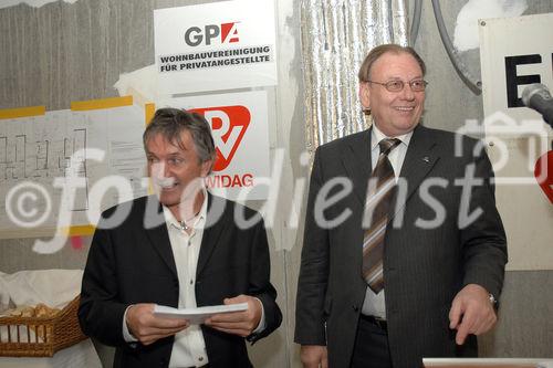 Feierlichkeit zur Dachgleiche, Wien 23., Welingergasse 7. 
Foto v.li: Hans Portschy (Polier); Walter Zwiauer (WBV; Vors.des GPA Privatstiftungsvorstandes)
©fotodienst/Nadine Bargad