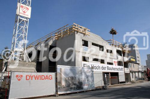 Feierlichkeit zur Dachgleiche, Wien 23., Welingergasse 7. 
©fotodienst/Nadine Bargad