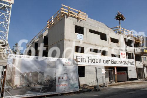 Feierlichkeit zur Dachgleiche, Wien 23., Welingergasse 7. 
©fotodienst/Nadine Bargad