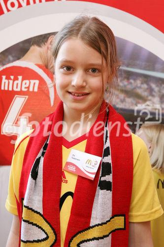 (C) fotodienst/Anna Rauchenberger - Wien, 8.4.2008 - EURO 2008: Die ersten Fußball Eskorte Kinder stehen fest! FOTO: Fußball Eskorte Kind Pia Tiedemann.