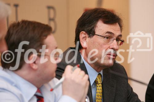 (C) fotodienst/Anna Rauchenberger - Wien 08.04.2008 - Feuer-Wehr als Klima-Wehr: Die Feuerwehren werden bei Naturkatastrophen mit immer größeren Schäden konfrontiert. FOTO: Dr. Ernest Rudel (Leiter der Hauptabteilung Klimatologie an der Zentralanstalt für Meteorologie und Geodynamik (ZAMG)).