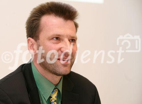 (C) fotodienst/Anna Rauchenberger - Wien 07.04.2008 - HDI bringt Bewegung in Österreichs Versicherungslandschaft. FOTO: Günther Weiß (Vorstandsvorsitzender der HDI Hannover Versicherung AG, Wien)