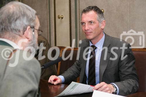 (C) fotodienst/Anna Rauchenberger - Wien 03.04.2008 - Das Austrian Security Forum (ASF)stellt die Techconsult Multiclient-Studie 'IT-Security in Österreich 2008' vor. FOTO: Peter Latzenhofer (Novell, Präsident asf)