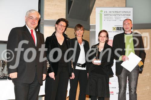 (C) fotodienst/Anna Rauchenberger - Wien, 9.4.2008 - 23.Internationale Wirtschaftsfilmtage: 64 Spitzen-Produktionen des Wirtschaftsfilms aus Österreich, Deutschland, der Schweiz, Liechtenstein und Südtirol im Ringen um den 'Grand Prix Victoria' als bester Wirtschaftsfilm. FOTO: Gen.Dir.Dr. Walter Rothensteiner (RZB), Staatssekretärin im BMWA Christine Marek, Dr. Doris Walter (Geschäftsführerin) Zorica Vilotic und Dominik Moerth (Regisseure)