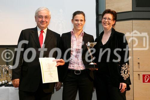 (C) fotodienst/Anna Rauchenberger - Wien, 9.4.2008 - 23.Internationale Wirtschaftsfilmtage: 64 Spitzen-Produktionen des Wirtschaftsfilms aus Österreich, Deutschland, der Schweiz, Liechtenstein und Südtirol im Ringen um den 'Grand Prix Victoria' als bester Wirtschaftsfilm. FOTO: Gen.Dir.Dr. Walter Rothensteiner (RZB), Staatssekretärin im BMWA Christine Marek (re), Henrike Böge