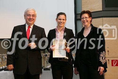 (C) fotodienst/Anna Rauchenberger - Wien, 9.4.2008 - 23.Internationale Wirtschaftsfilmtage: 64 Spitzen-Produktionen des Wirtschaftsfilms aus Österreich, Deutschland, der Schweiz, Liechtenstein und Südtirol im Ringen um den 'Grand Prix Victoria' als bester Wirtschaftsfilm. FOTO: Gen.Dir.Dr. Walter Rothensteiner (RZB), Staatssekretärin im BMWA Christine Marek (re), Henrike Böge