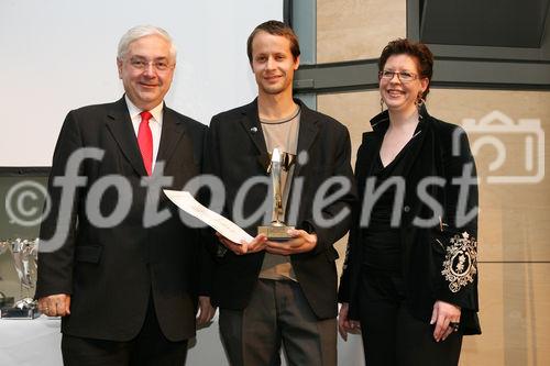 (C) fotodienst/Anna Rauchenberger - Wien, 9.4.2008 - 23.Internationale Wirtschaftsfilmtage: 64 Spitzen-Produktionen des Wirtschaftsfilms aus Österreich, Deutschland, der Schweiz, Liechtenstein und Südtirol im Ringen um den 'Grand Prix Victoria' als bester Wirtschaftsfilm. FOTO: Gen.Dir.Dr. Walter Rothensteiner (RZB,li), Staatssekretärin im BMWA Christine Marek, Bernie Forster (Forster Film GmbH)