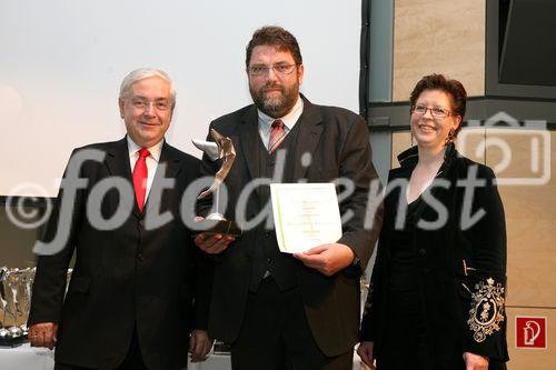 (C) fotodienst/Anna Rauchenberger - Wien, 9.4.2008 - 23.Internationale Wirtschaftsfilmtage: 64 Spitzen-Produktionen des Wirtschaftsfilms aus Österreich, Deutschland, der Schweiz, Liechtenstein und Südtirol im Ringen um den 'Grand Prix Victoria' als bester Wirtschaftsfilm. FOTO: Gen.Dir.Dr. Walter Rothensteiner (RZB, li), Staatssekretärin im BMWA Christine Marek, Norbert Vander