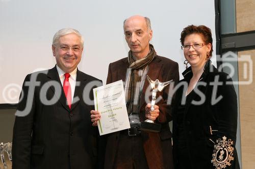 (C) fotodienst/Anna Rauchenberger - Wien, 9.4.2008 - 23.Internationale Wirtschaftsfilmtage: 64 Spitzen-Produktionen des Wirtschaftsfilms aus Österreich, Deutschland, der Schweiz, Liechtenstein und Südtirol im Ringen um den 'Grand Prix Victoria' als bester Wirtschaftsfilm. FOTO: Gen.Dir.Dr. Walter Rothensteiner (RZB, li), Staatssekretärin im BMWA Christine Marek (re), Walter Reiss (ORF Burgenland, Direktion Stabsstelle Sonderproduktion)