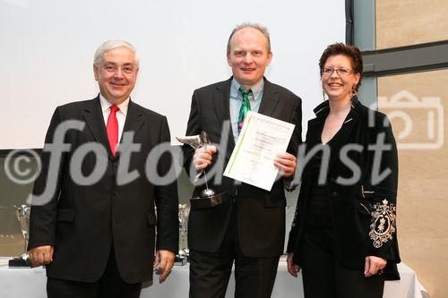 (C) fotodienst/Anna Rauchenberger - Wien, 9.4.2008 - 23.Internationale Wirtschaftsfilmtage: 64 Spitzen-Produktionen des Wirtschaftsfilms aus Österreich, Deutschland, der Schweiz, Liechtenstein und Südtirol im Ringen um den 'Grand Prix Victoria' als bester Wirtschaftsfilm. FOTO: Gen.Dir.Dr. Walter Rothensteiner (RZB, li), Staatssekretärin im BMWA Christine Marek (re), Achim Dunker (Zwo Filmproduktion, Geschäftsführer)