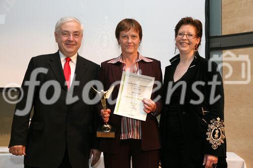 (C) fotodienst/Anna Rauchenberger - Wien, 9.4.2008 - 23.Internationale Wirtschaftsfilmtage: 64 Spitzen-Produktionen des Wirtschaftsfilms aus Österreich, Deutschland, der Schweiz, Liechtenstein und Südtirol im Ringen um den 'Grand Prix Victoria' als bester Wirtschaftsfilm. FOTO: Gen.Dir.Dr. Walter Rothensteiner (RZB, li), Staatssekretärin im BMWA Christine Marek (re), Isolde Pech (Deutsche Bank, Leiterin Bereich „Corporate Film“)