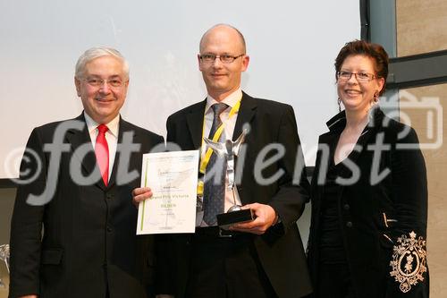 (C) fotodienst/Anna Rauchenberger - Wien, 9.4.2008 - 23.Internationale Wirtschaftsfilmtage: 64 Spitzen-Produktionen des Wirtschaftsfilms aus Österreich, Deutschland, der Schweiz, Liechtenstein und Südtirol im Ringen um den 'Grand Prix Victoria' als bester Wirtschaftsfilm. FOTO: Gen.Dir.Dr. Walter Rothensteiner (RZB, li), Staatssekretärin im BMWA Christine Marek (re), Hr. Aebischer