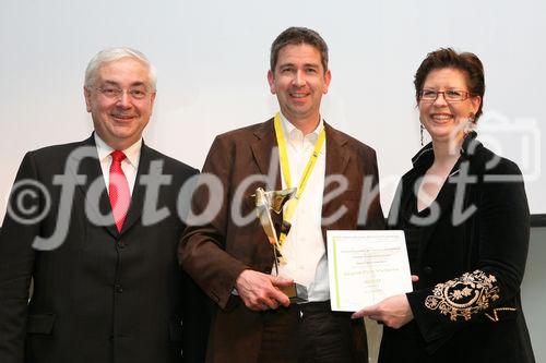 (C) fotodienst/Anna Rauchenberger - Wien, 9.4.2008 - 23.Internationale Wirtschaftsfilmtage: 64 Spitzen-Produktionen des Wirtschaftsfilms aus Österreich, Deutschland, der Schweiz, Liechtenstein und Südtirol im Ringen um den 'Grand Prix Victoria' als bester Wirtschaftsfilm. FOTO: Gen.Dir.Dr. Walter Rothensteiner (RZB, li), Staatssekretärin im BMWA Christine Marek (re), Dipl. Ing. Frank Sidenstein (Geschäftsführer; Autor)